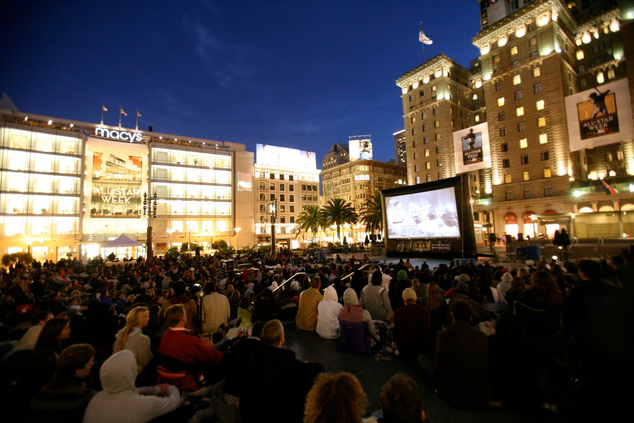 Inflatable Movie Screens - America's Shifting Trend Towards the Outdoors