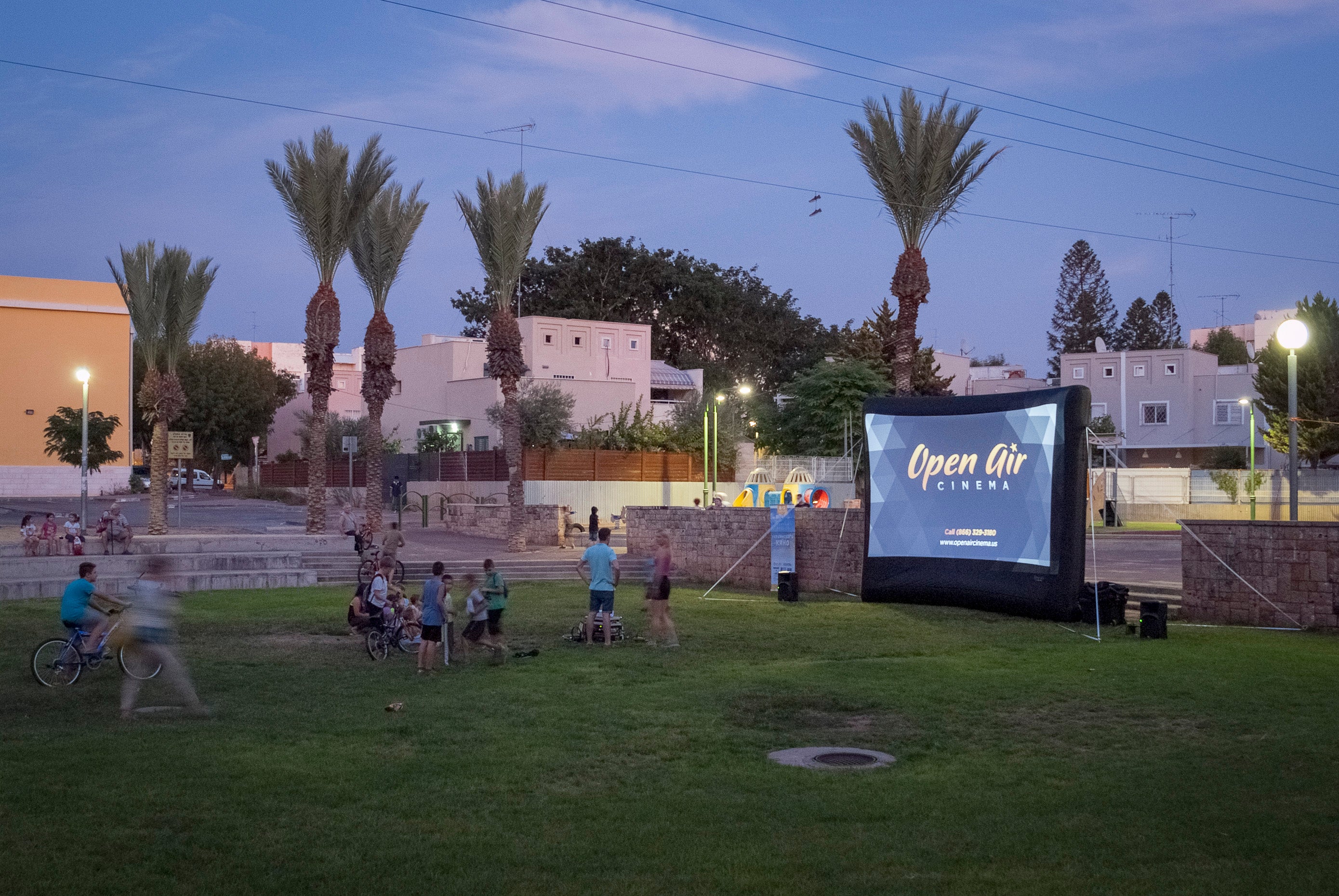Save Big This Weekend on Home Infatable Movie Screens!